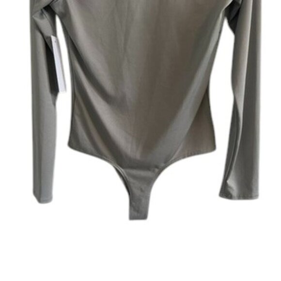 LIVE IN THE MOMENT Silver Gray Long Sleeve Deep V Plunge Bodysuit, Large - Picture 4 of 8